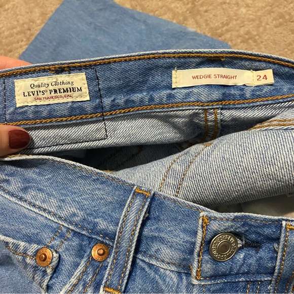 {Levi's} Wedgie Straight Fit Cropped Jeans ~ Size 24 - Picture 3 of 16